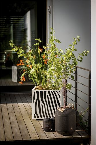 Perfekt beklebtes Pflanzgefäß.